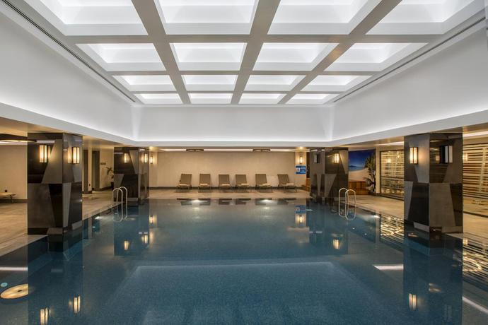 Imagen de la piscina del Hotel Golden Tulip Istanbul Bayrampasa. Foto 12