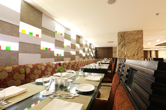 Imagen del bar/restaurante del Hotel Golden Tulip Jaipur. Foto 3