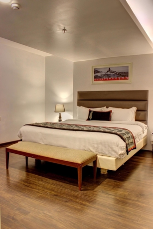 Imagen de la habitación del Hotel Golden Tulip Jaipur. Foto 7
