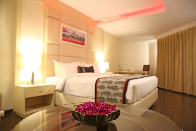 Imagen de la habitación del Hotel Golden Tulip Jaipur. Foto 14