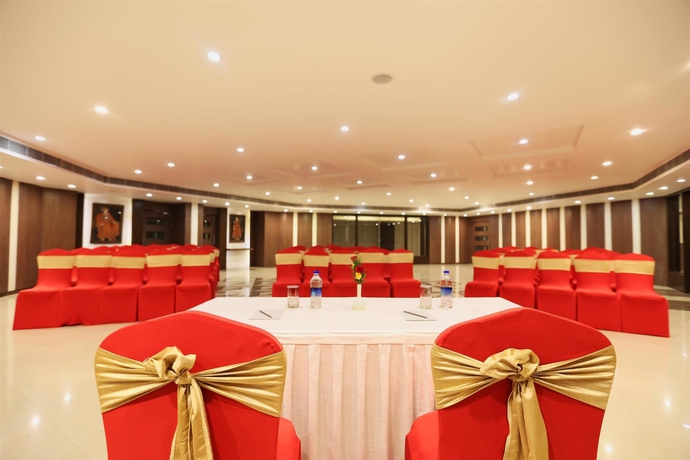 Imagen de los interiores del Hotel Golden Tulip Jaipur. Foto 16