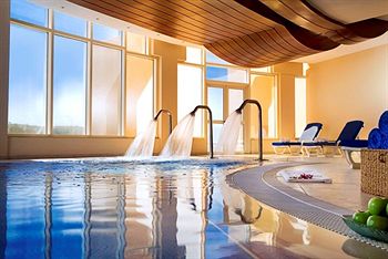 Imagen de la piscina del Hotel Golden Tulip Khatt Springs. Foto 15