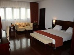 Imagen de la habitación del Hotel Golden Tulip Kumasi City. Foto 5