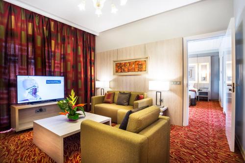 Imagen de la habitación del Hotel Golden Tulip Le Diplomate Cotonou. Foto 5