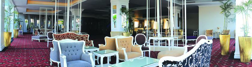 Imagen del bar/restaurante del Hotel Golden Tulip Legacy Surabaya. Foto 2