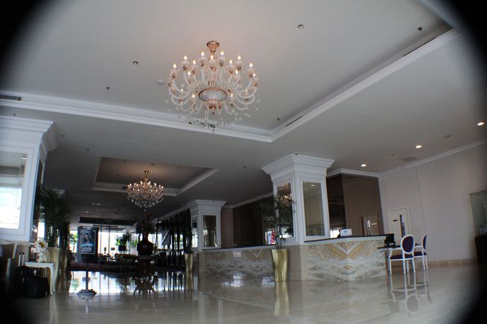 Imagen de los interiores del Hotel Golden Tulip Legacy Surabaya. Foto 16