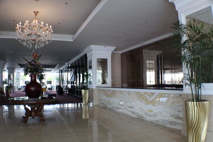 Imagen de los interiores del Hotel Golden Tulip Legacy Surabaya. Foto 18