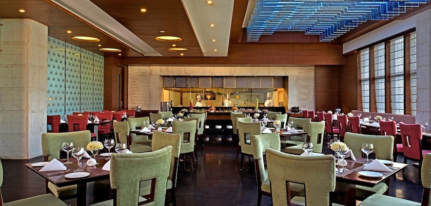 Imagen del bar/restaurante del Hotel Golden Tulip Lucknow. Foto 2