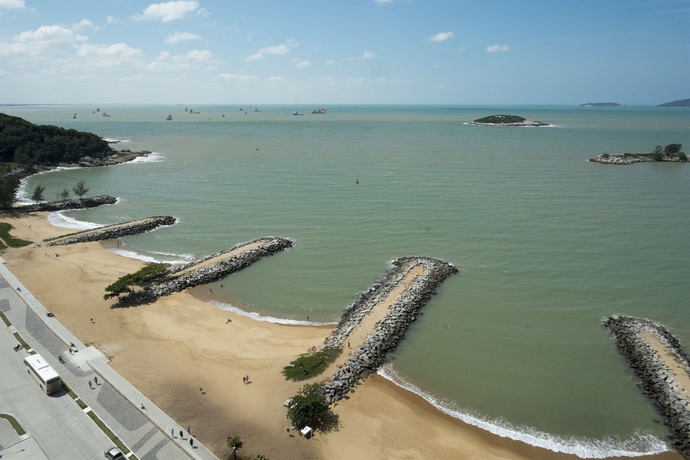 Imagen de los exteriores del Hotel Golden Tulip Maca&eacute;. Foto 9