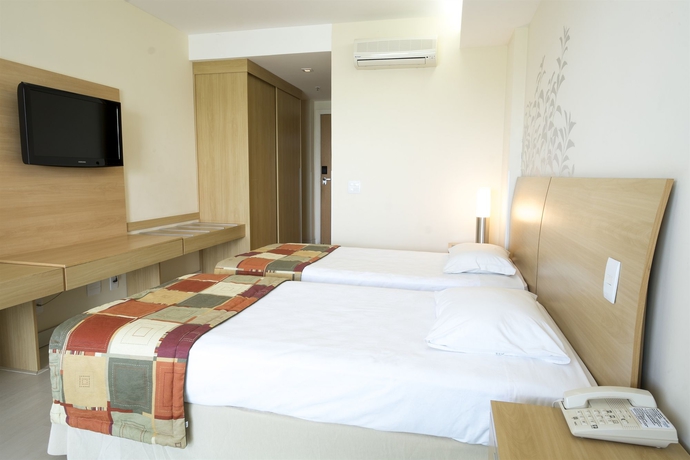 Imagen de la habitación del Hotel Golden Tulip Maca&eacute;. Foto 7
