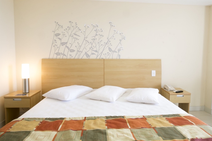 Imagen de la habitación del Hotel Golden Tulip Maca&eacute;. Foto 8