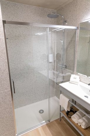 Imagen de la habitación del Hotel Golden Tulip Martigues Provence. Foto 15