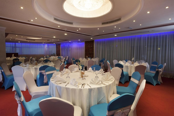 Imagen de los interiores del Hotel Golden Tulip Media. Foto 10