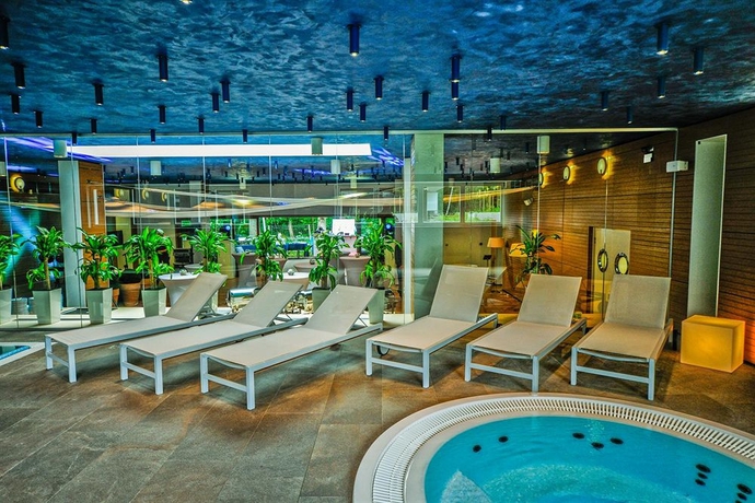 Imagen de la piscina del Hotel Golden Tulip Miedzyzdroje Residence. Foto 15