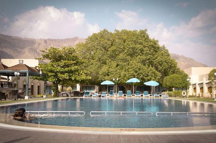 Imagen de la piscina del Hotel Golden Tulip Nizwa. Foto 15