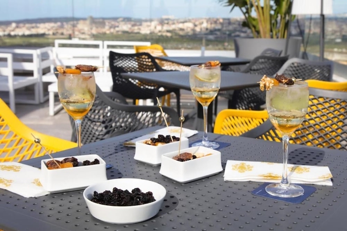 Imagen del bar/restaurante del Hotel Golden Tulip Opera Alger, Argel. Foto 4