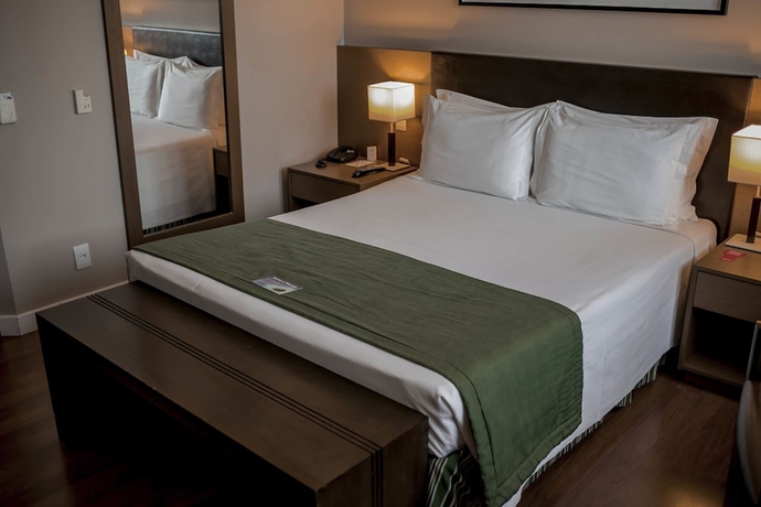 Imagen de la habitación del Hotel Golden Tulip Porto Vit&oacute;ria. Foto 4