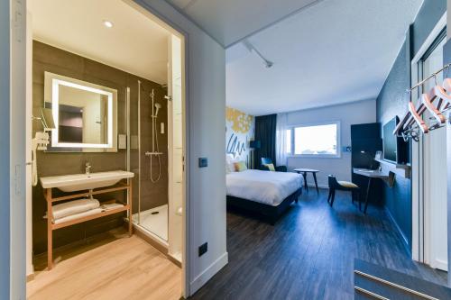 Imagen de la habitación del Hotel Golden Tulip Roissy Saint Witz. Foto 14