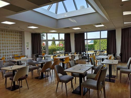 Imagen del bar/restaurante del Hotel Golden Tulip Roissy Saint Witz. Foto 11