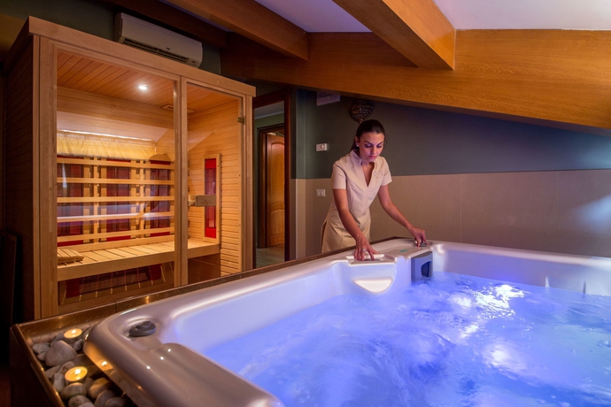 Imagen de la piscina del Hotel Golden Tulip Rome Piram. Foto 13