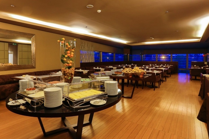 Imagen general del Hotel Golden Tulip São João Da Madeira. Foto 2