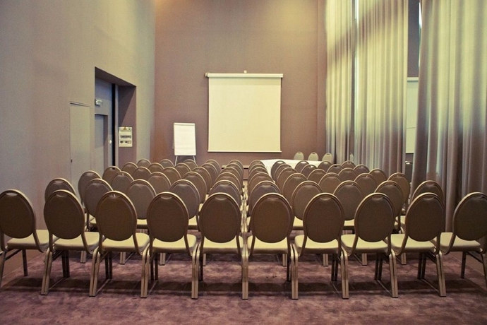 Imagen general del Hotel Golden Tulip São João Da Madeira. Foto 8