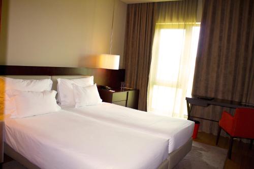 Imagen de la habitación del Hotel Golden Tulip S&atilde;o Jo&atilde;o Da Madeira. Foto 17