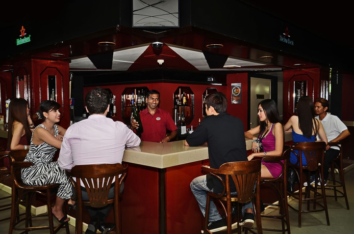 Imagen del bar/restaurante del Hotel Golden Tulip Seeb. Foto 4