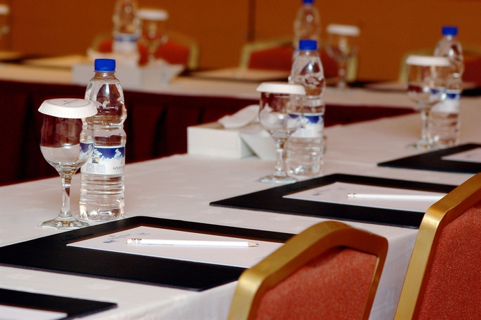 Imagen de los interiores del Hotel Golden Tulip Seeb. Foto 14