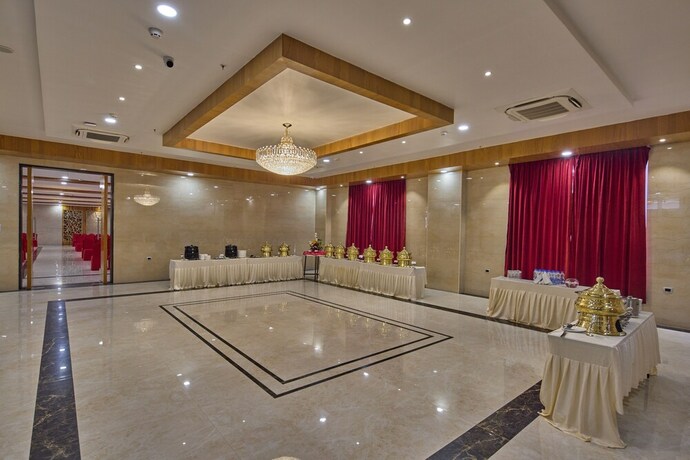 Imagen del bar/restaurante del Hotel Golden Tulip Tirupati. Foto 14