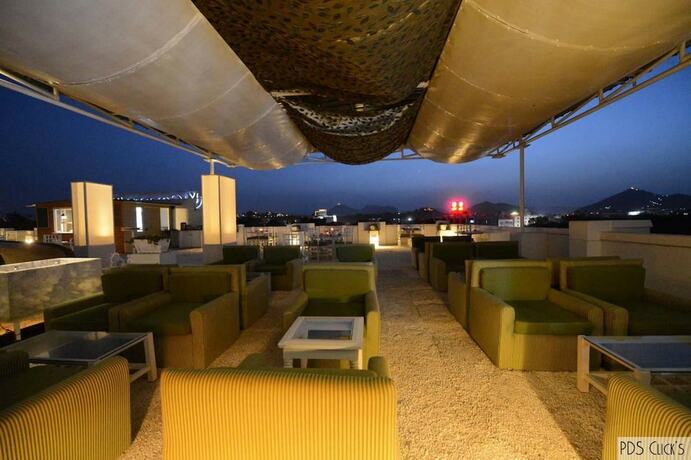 Imagen del bar/restaurante del Hotel Golden Tulip Udaipur. Foto 1