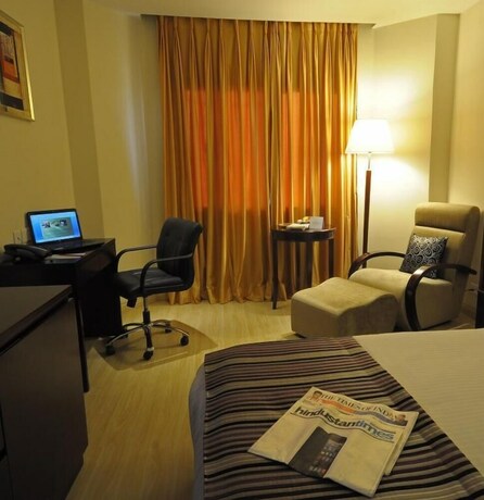 Imagen de la habitación del Hotel Golden Tulip Udaipur. Foto 5
