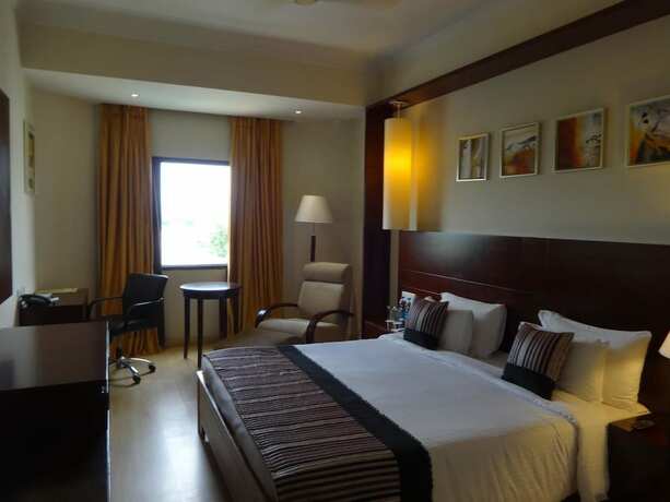 Imagen de la habitación del Hotel Golden Tulip Udaipur. Foto 7