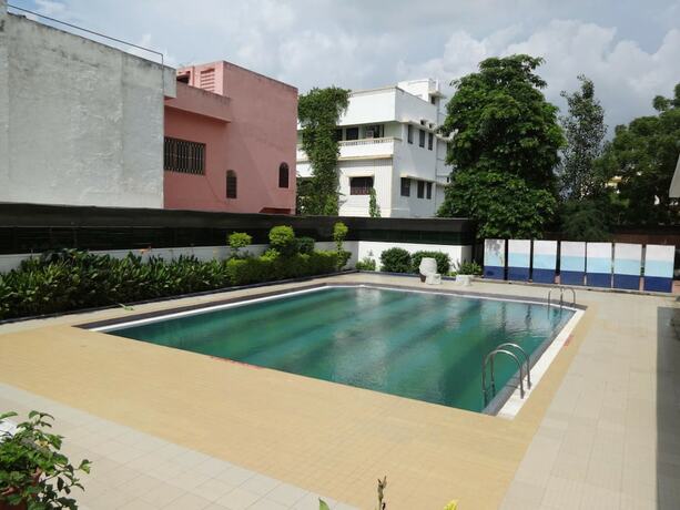 Imagen de la piscina del Hotel Golden Tulip Udaipur. Foto 9