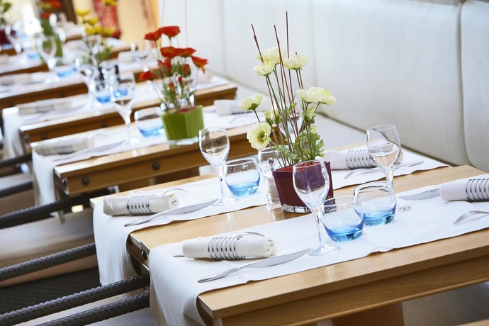 Imagen del bar/restaurante del Hotel Golden Tulip Villa Massalia. Foto 3