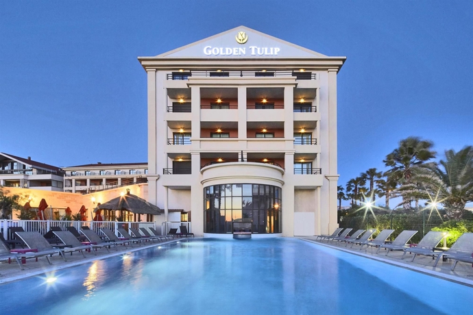 Imagen de la piscina del Hotel Golden Tulip Villa Massalia. Foto 16