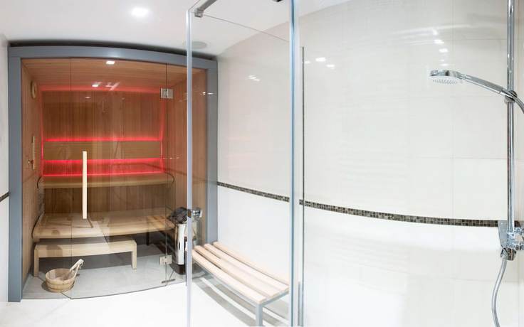 Imagen de la piscina del Hotel Golden Tulip Warsaw Airport. Foto 20