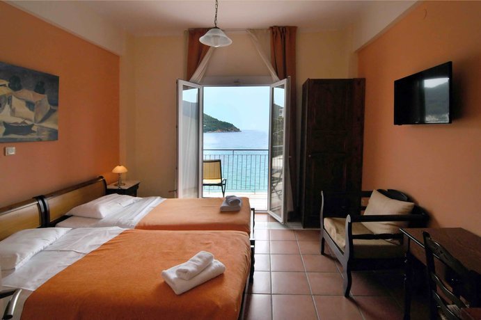 Imagen de la habitación del Hotel Golden View Beach. Foto 2