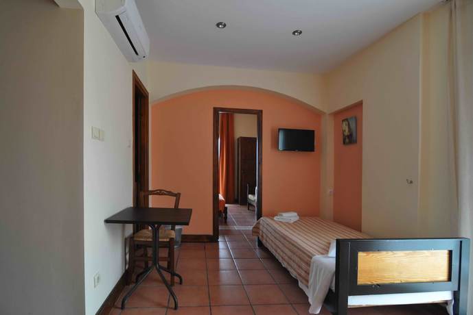 Imagen de la habitación del Hotel Golden View Beach. Foto 5