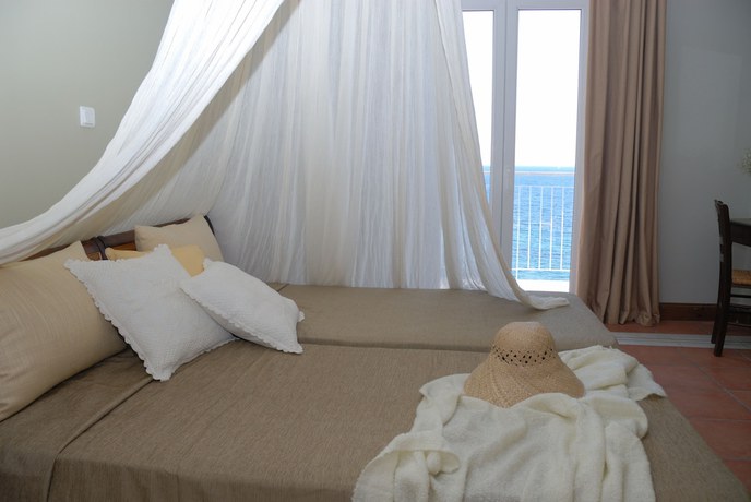 Imagen de la habitación del Hotel Golden View Beach. Foto 7