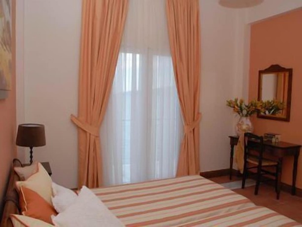 Imagen de la habitación del Hotel Golden View Beach. Foto 9