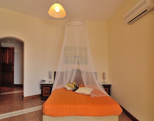 Imagen de la habitación del Hotel Golden View Beach. Foto 15