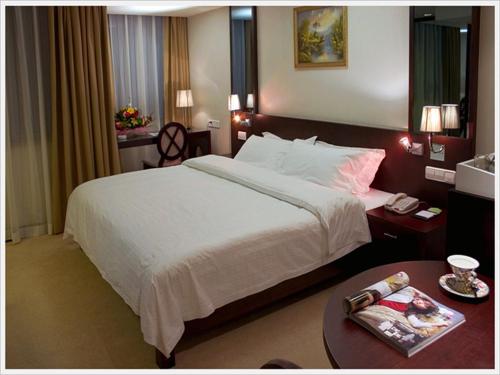 Imagen general del Hotel Golden View, Chongqing. Foto 2
