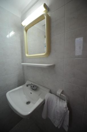 Imagen de los exteriores del Hotel Golden View Studios. Foto 10