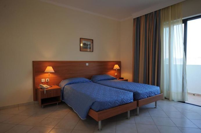 Imagen de los exteriores del Hotel Golden View Studios. Foto 12