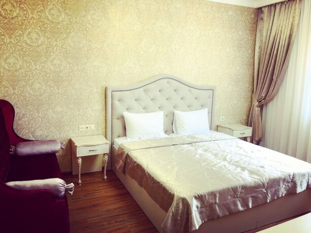 Imagen de la habitación del Hotel Golden Villa. Foto 15