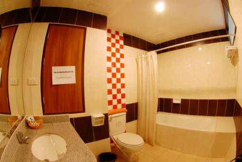 Imagen de la habitación del Hotel Golden Villa, PATTAYA BEACH. Foto 8