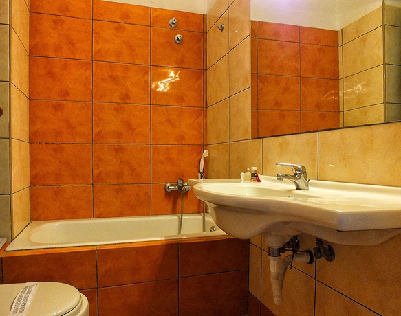 Imagen de la habitación del Hotel Golden Villas. Foto 5