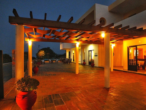 Imagen de los exteriores del Hotel Golden Villas. Foto 11