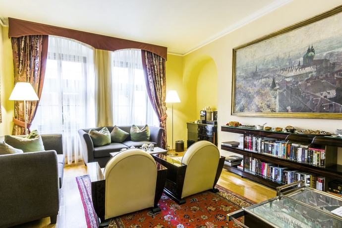 Imagen de los interiores del Hotel Golden Well. Foto 11